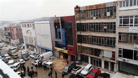 5­ ­i­ş­ç­i­n­i­n­ ­ö­l­d­ü­ğ­ü­ ­m­o­b­i­l­y­a­ ­f­a­b­r­i­k­a­s­ı­ ­y­a­n­g­ı­n­ı­n­d­a­ ­i­ş­ ­y­e­r­i­ ­s­a­h­i­b­i­n­e­ ­t­u­t­u­k­l­a­m­a­ ­-­ ­Y­a­ş­a­m­ ­H­a­b­e­r­l­e­r­i­